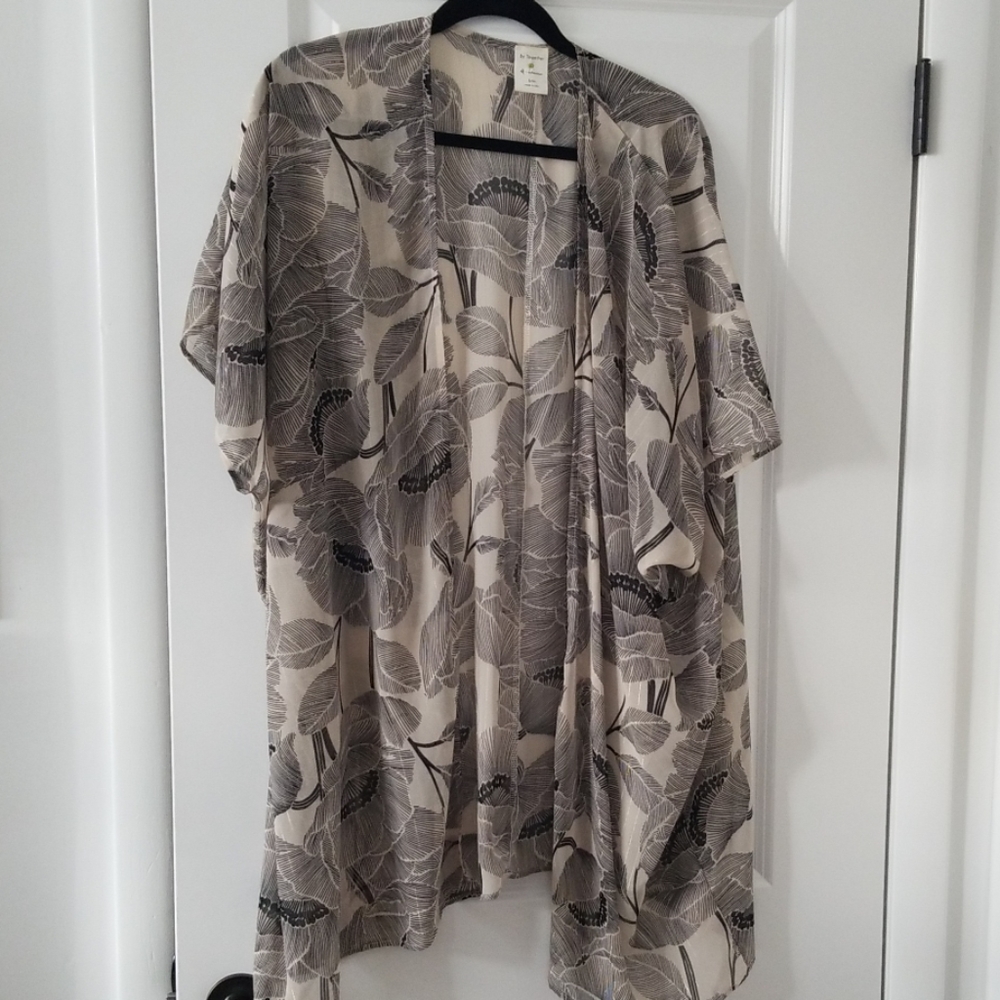 Vici collection By Together brand floral kimono